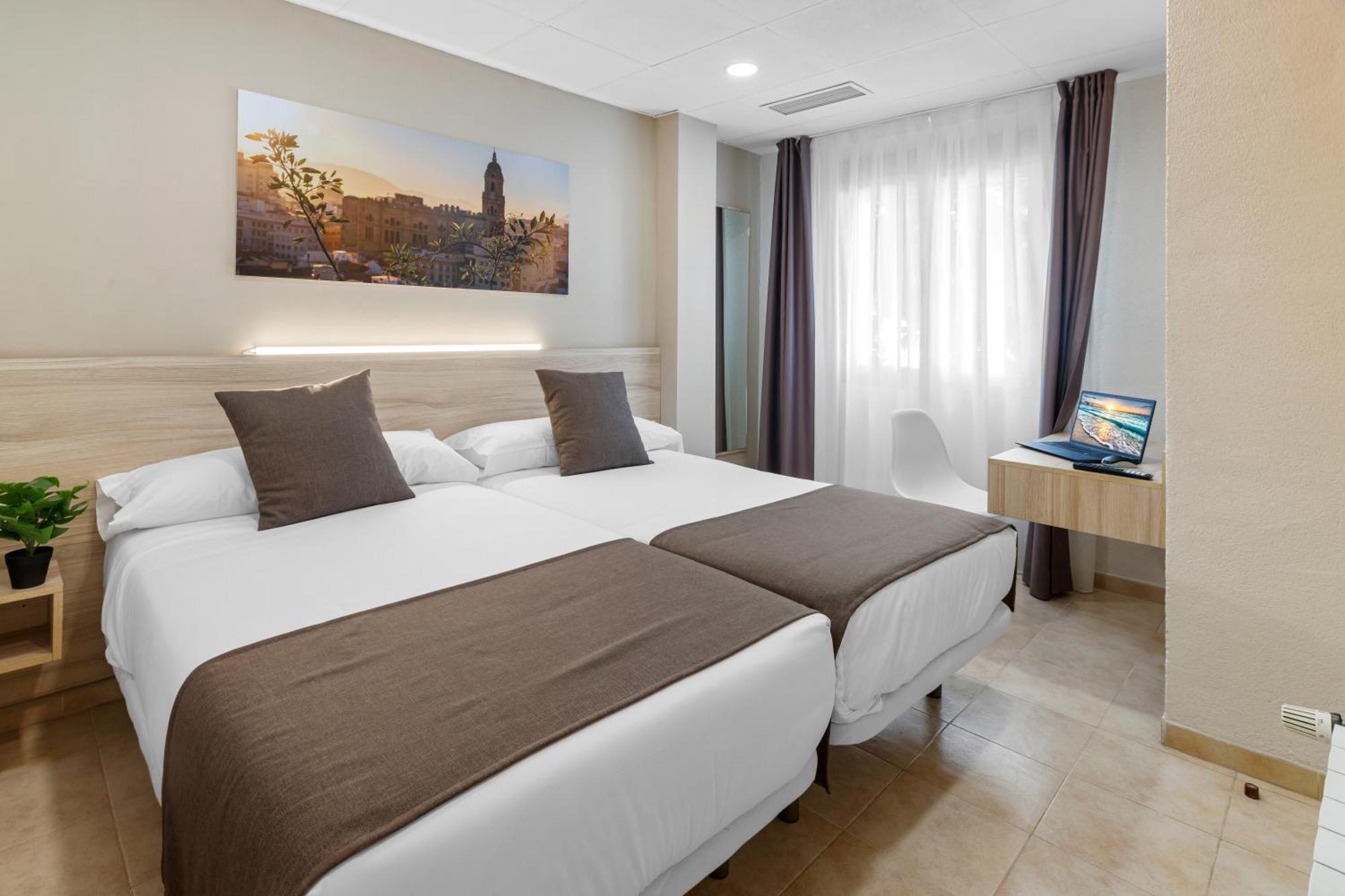 Vas Malaga Ciudad Hotel Bagian luar foto