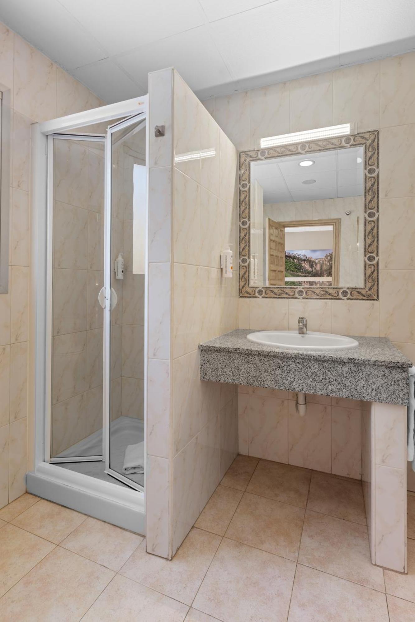 Vas Malaga Ciudad Hotel Bagian luar foto