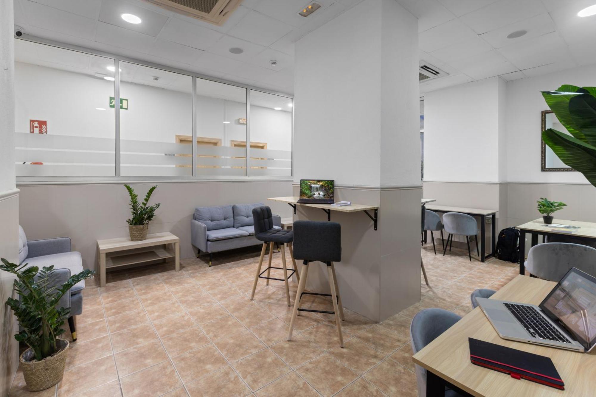 Vas Malaga Ciudad Hotel Bagian luar foto