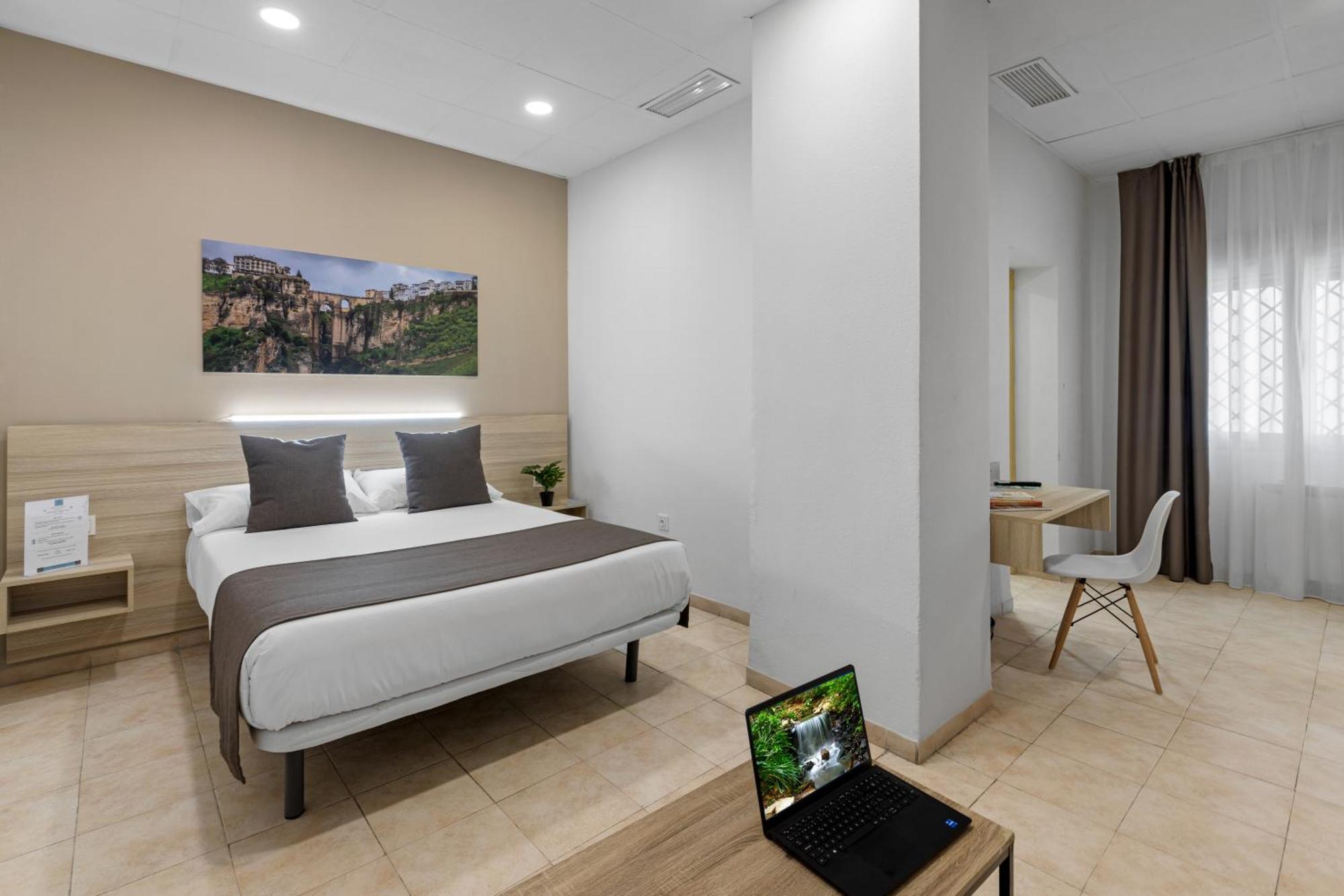 Vas Malaga Ciudad Hotel Bagian luar foto